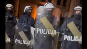 Полиция оцепила здание Конституционного трибунала в Польше. Видео