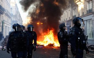 Во Франции введут новые комендантские часы на фоне протестов