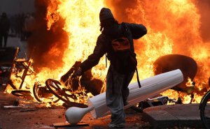 С чем связан взрыв протестной активности молодежи в Европе