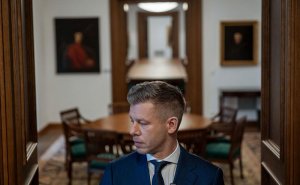 Премьера Венгрии лишили неприкосновенности из-за подозрений в краже