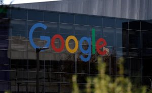 Капитализация владельца Google обвалилась на рекордные $500 млрд из-за ИИ