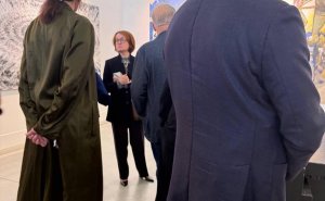 Глава ЦБ Эльвира Набиуллина посетила ярмарку искусства Cosmoscow