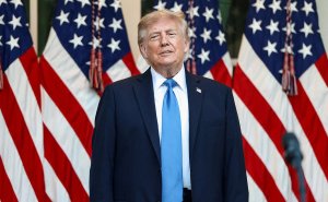 Трамп пообещал предотвратить восстание ИИ с помощью «маленького девайса»