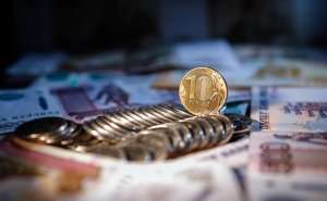 ЦБ резко опустил курс доллара ниже ₽85, а евро — ниже ₽99