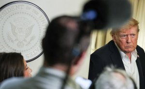 Трамп сообщил, что пока не нашел замену Левитт