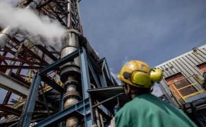 Цены на нефть превысили $95 на обострении конфликта на Ближнем Востоке
