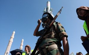 Около 40 человек погибли при ударе хуситов по лагерю в Йемене