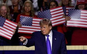 Почему Трамп предлагает избирателям «притвориться» и сулит деньги