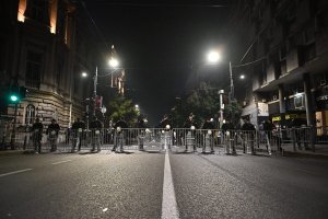 Как проигрыш партии Вучича встретили он сам и его оппоненты. Фоторепортаж