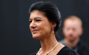 Вагенкнехт призвала отменить санкции против России после победы АдГ