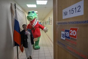 Крокодил Гена, мыши и космонавт. Кто пришел на участки для голосования