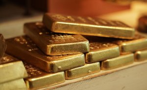 Цены на золото превысили $4700 за унцию впервые с середины мая