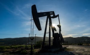Цены на нефть Brent опустились ниже $85 за баррель впервые за две недели