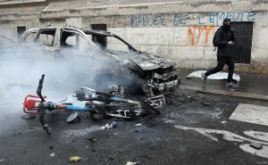 Посольство во Франции дало рекомендации россиянам на время беспорядков