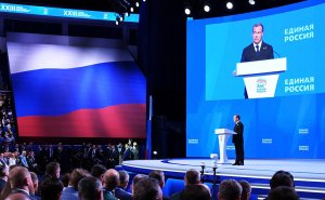 Медведев пообещал защиту прав желающих вернуться россиян за рубежом