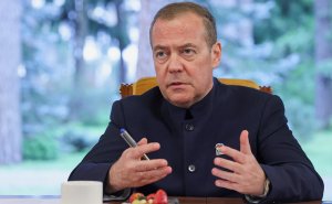 Медведев назвал «туманной» перспективу уничтожения человечества ИИ