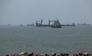 Иран и Оман договорились делить доходы от судоходства в Ормузском проливе