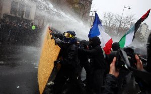 1314 задержанных во Франции. Как прошли протесты в Европе 24 октября