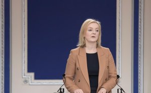 Экс-премьер Британии назвала события в Польше «нападением на демократию»