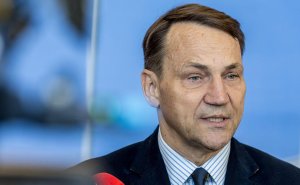 Глава МИД Польши назвал фашистом евродепутата, повредившего мемориал УПА