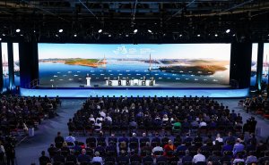 Путин оценил объем добровольных взносов бизнеса в сотни миллиардов рублей