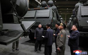 Ким Чен Ын поручил усилить артиллерию и внедрить ИИ в вооружения
