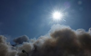 Киев затянуло густым дымом после пожара
