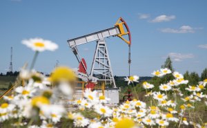 Цены на нефть впервые с мая поднялись выше $104 за баррель