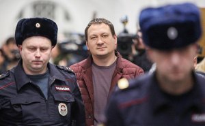 «Ъ» сообщил о выходе из колонии последнего осужденного по делу Голунова
