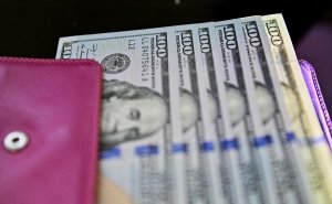 ЦБ продлил на полгода ограничения на снятие наличной иностранной валюты