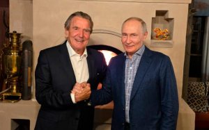 Кремль сообщил, что Путин пригласил Шрёдера на день рождения