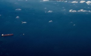 Два судна подверглись атакам дронов в Черном море за сутки