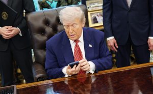 Демократы решили расследовать роль ИИ в политике Трампа