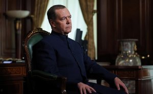 Медведев оценил санкции США против России словами Ницше