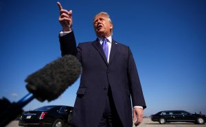Трамп словами «вы выглядите ужасно» ответил на вопрос о его самочувствии